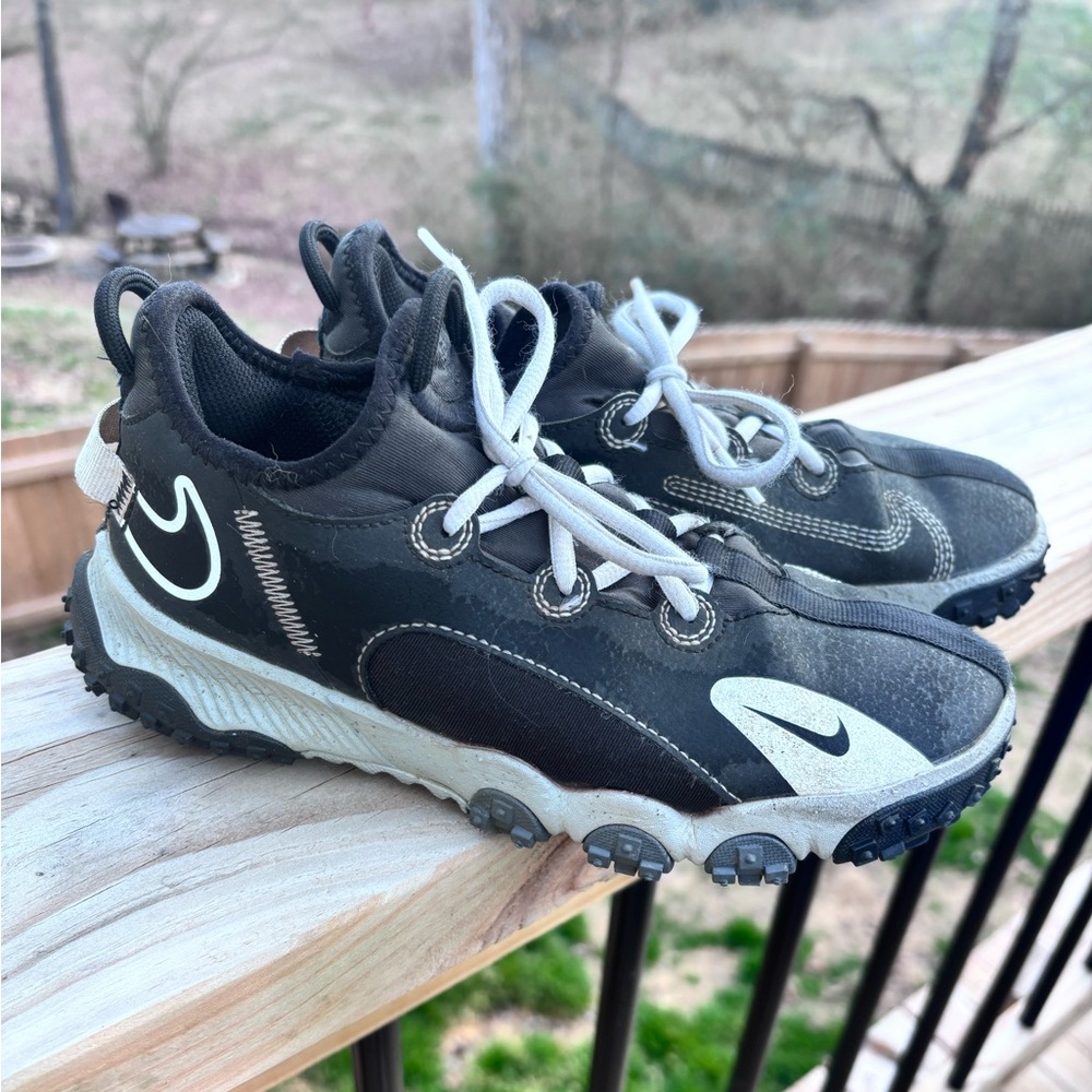 Nike youth Turf size 3.5